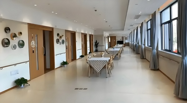深圳积分入户没有_专访导演饶晓志：对《万里归途》满意和骄傲 当年的滴滴和快旳如同